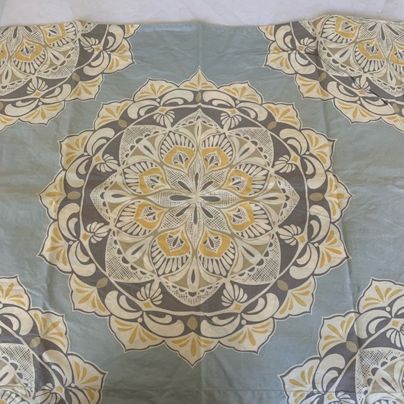 Pottery Barn Other - Pottery Barn standard shams (quantity 2)